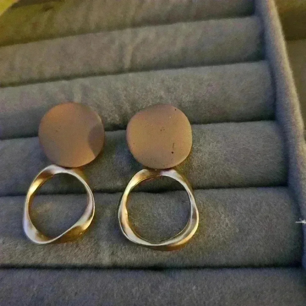 Gold color and Brown 2 tiered booped earrings.